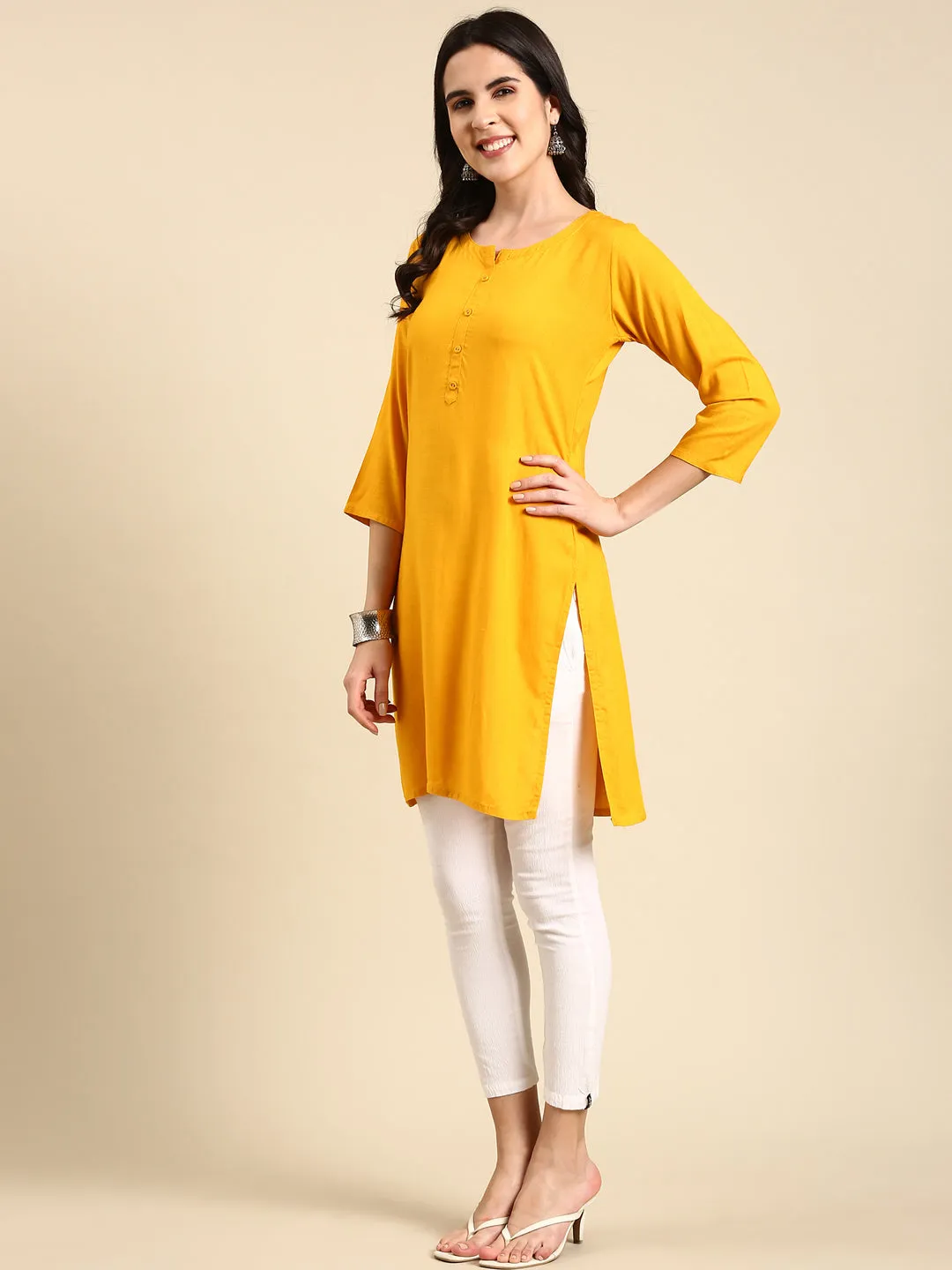 Women's Yellow Solid Straight Kurti